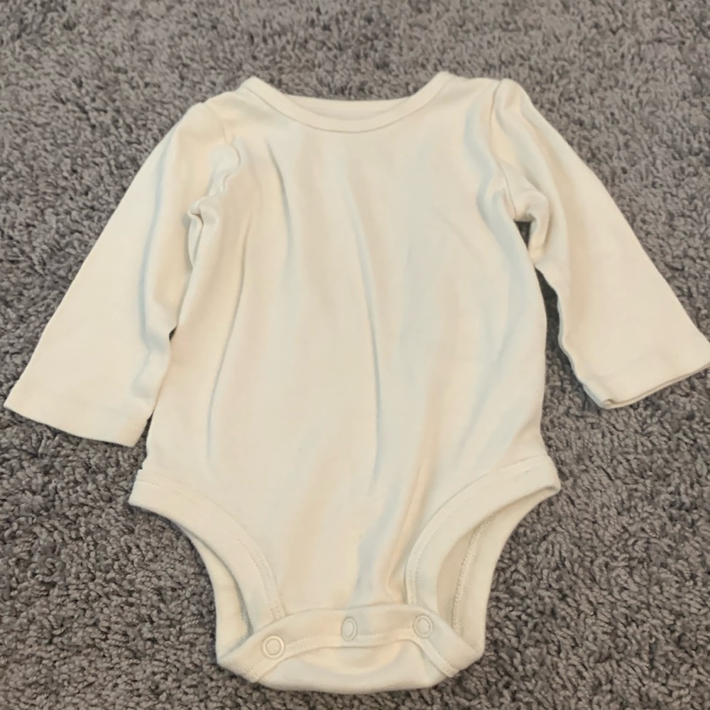 Carter’s Cream Long Sleeve Onesie Size 3M EUC